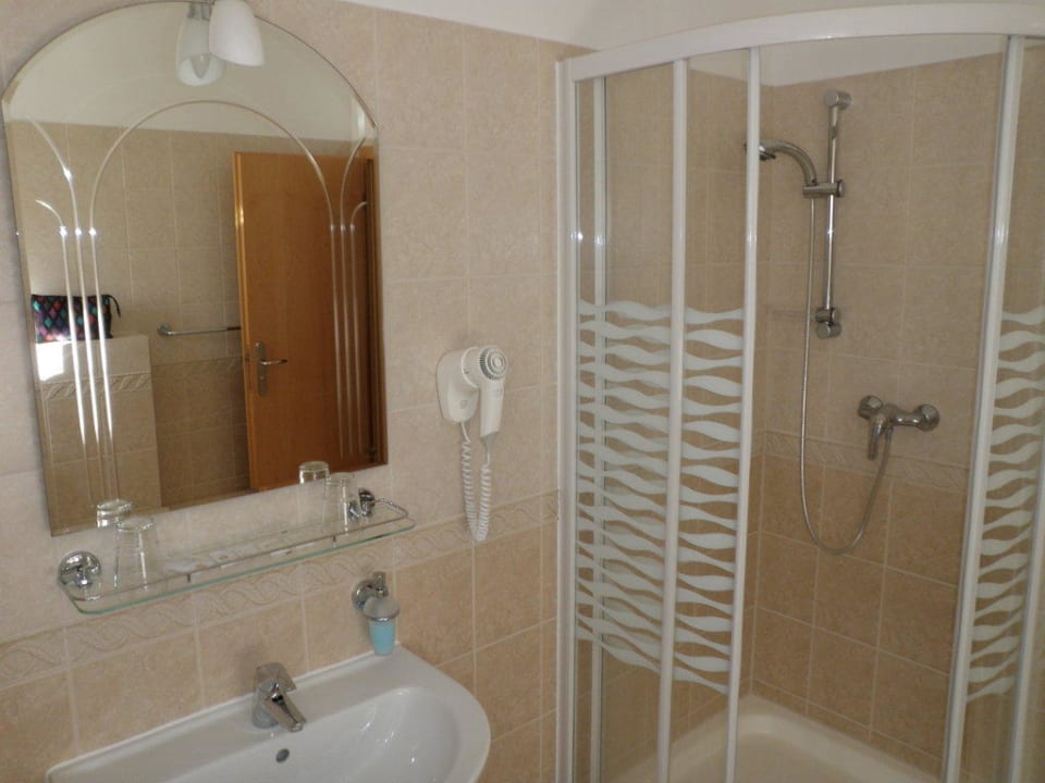 Großes und sauberes Badezimmer Hotel Veitsberg-Vitkova Hora