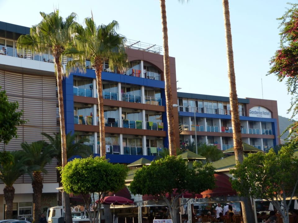 Von der Straße in Richtung Hotel Gardenia Hotel