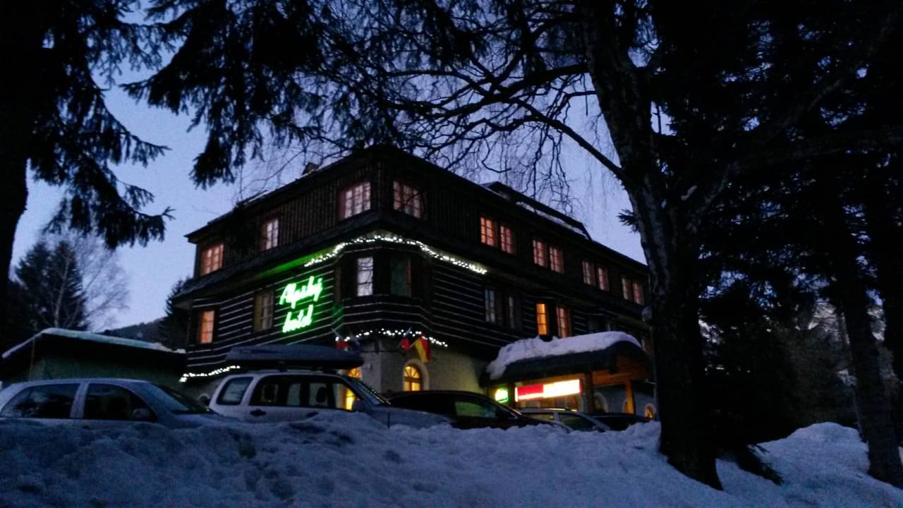 Außenansicht Winter Alpský hotel