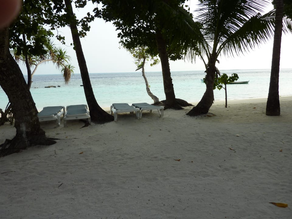 Strand vor dem Bungi 169 - Nordseite Vilamendhoo Island Resort & Spa