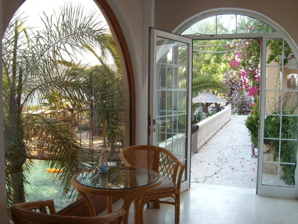 Lobby Gloria Maris Hotel Suites and Villa