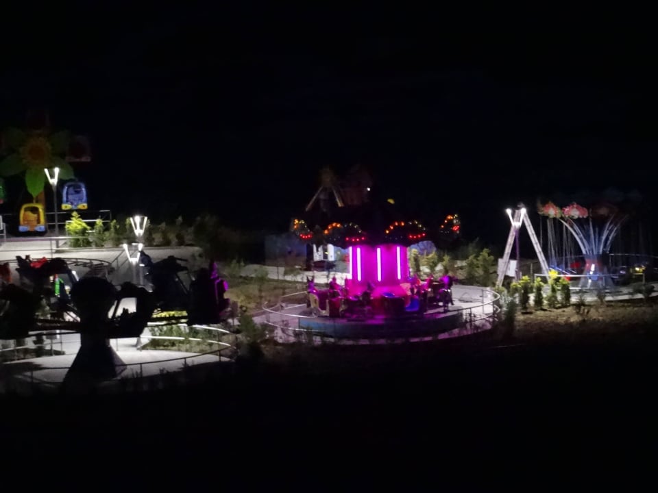Ausblick Zimmer 2409 abends Sunmelia Beach Resort