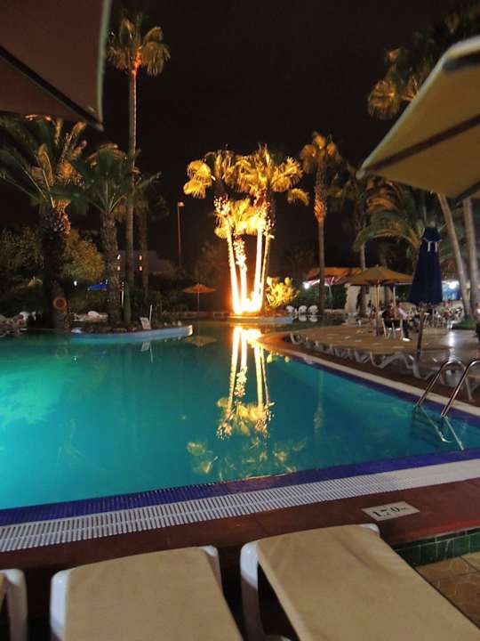 Bei Nacht Hotel Nesrine