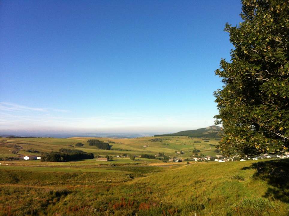 Ausblick vom Hof aus Hotel Le Francillon