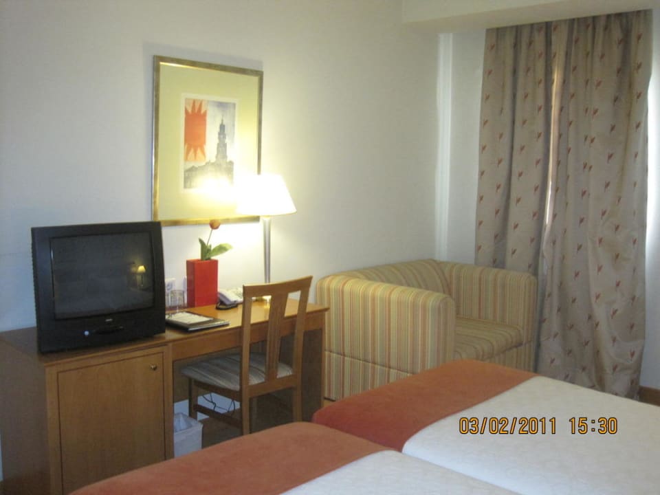 Blick ins Zimmer TRYP Porto Centro Hotel