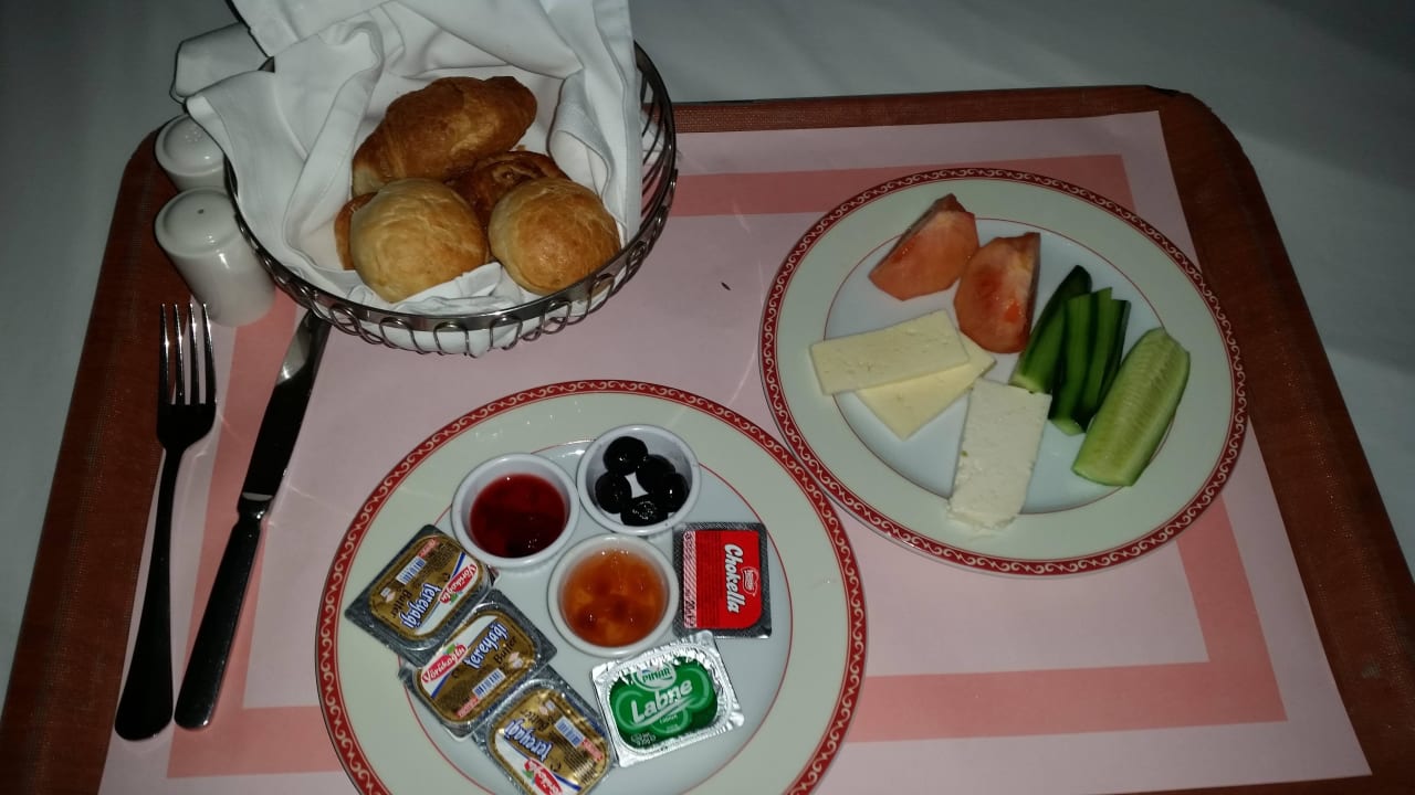 Frühstück am Bett, war krank Limak Lara Deluxe Hotel & Resort