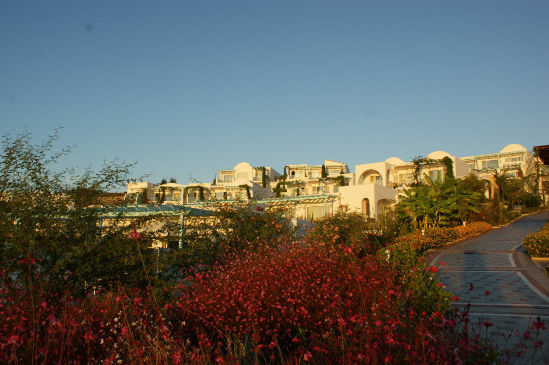 Hotelanlage beim Sonnenaufgang Atrium Prestige Thalasso Spa Resort & Villas