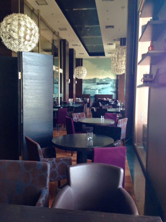 Restaurant im Winter Hotel GDM Megaron Historical Monument Hotel