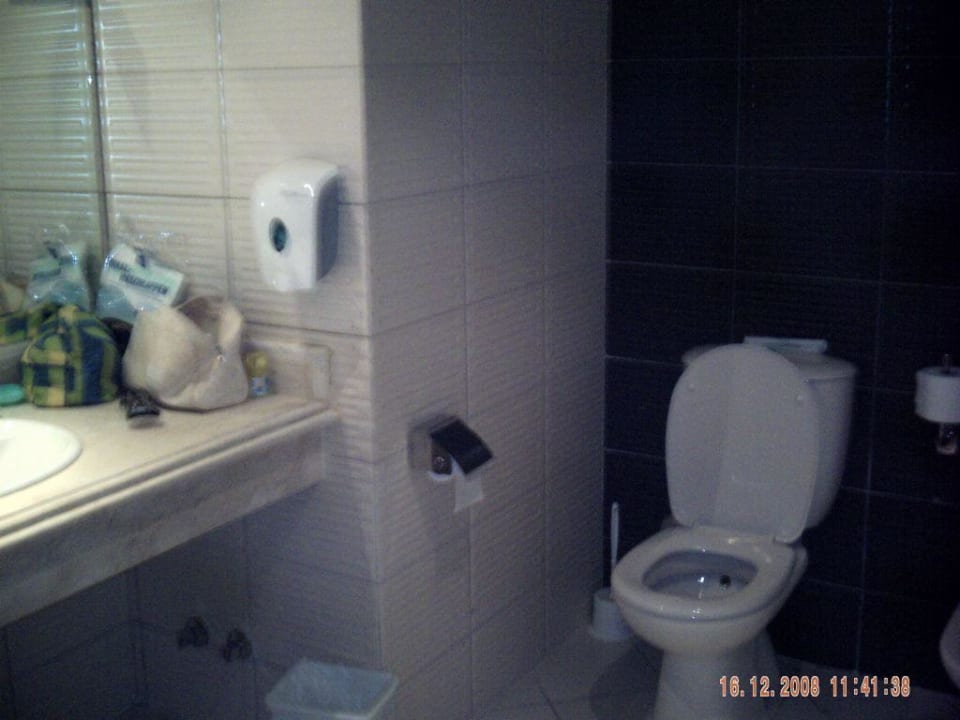 Teilaufnahme des Badezimmers vom Sea Garden Charmillion Gardens Aquapark