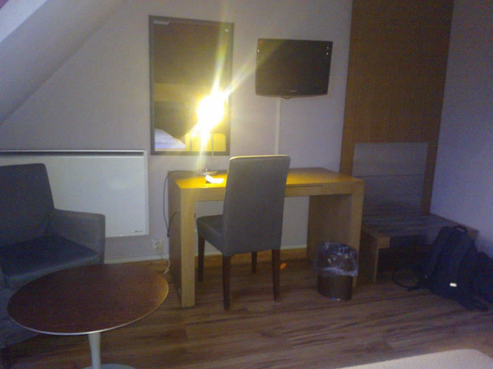 Sessel, Schreibtisch, Fernseher, Kofferablage Hotel Eurocap