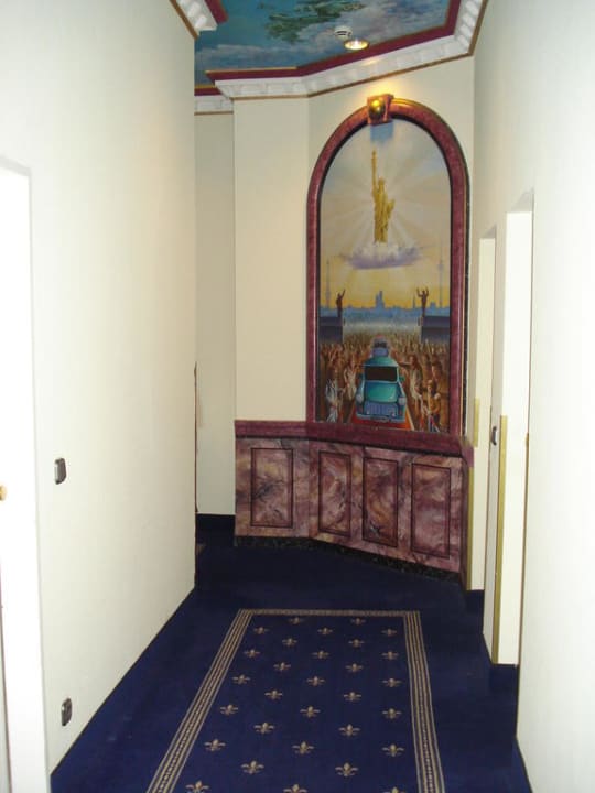 Gang vor dem Zimmer acom Hotel Berlin Kurfürstendamm