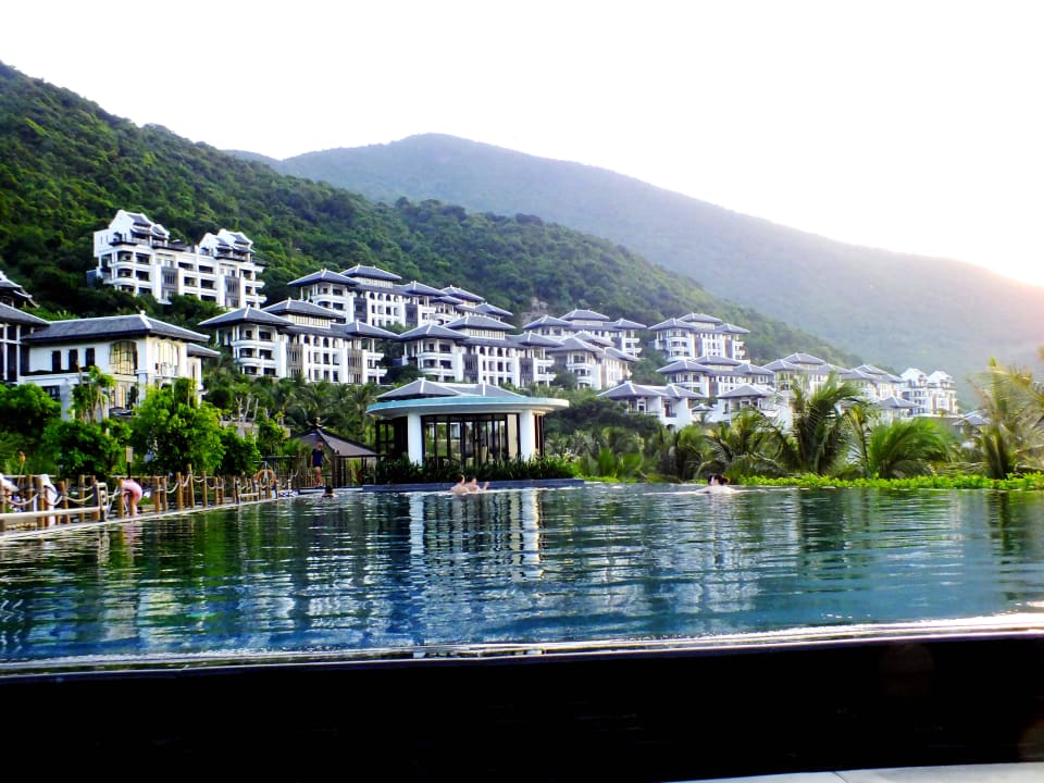 LongPool Hotel InterContinental Danang Sun Peninsula Resort
