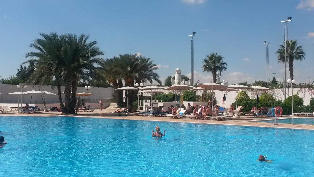 Sehr gepflegte Poolanlage Hotel El Mouradi Skanes Beach