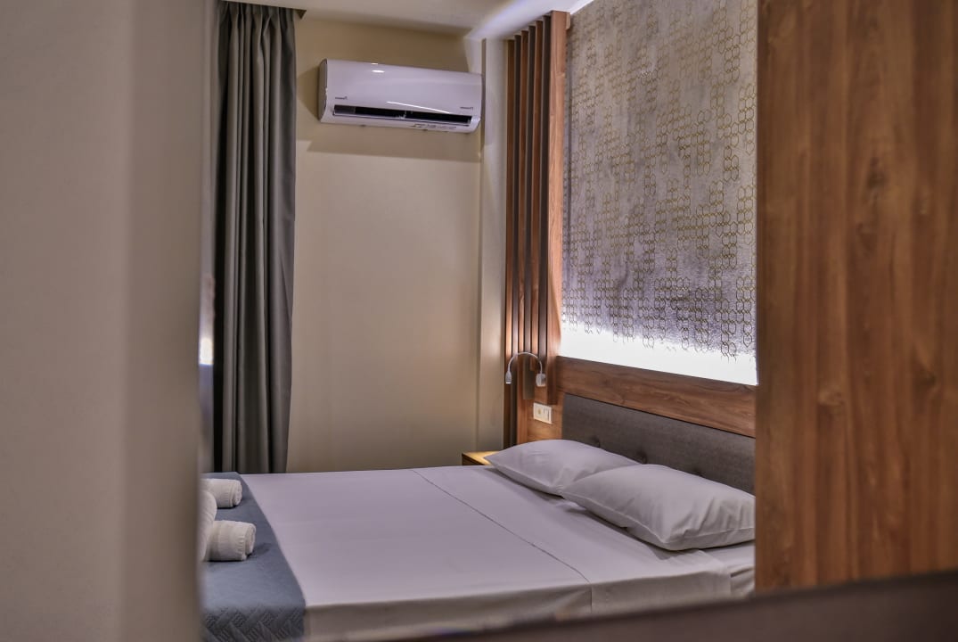 Zimmer Del Mar 'Adults Only'