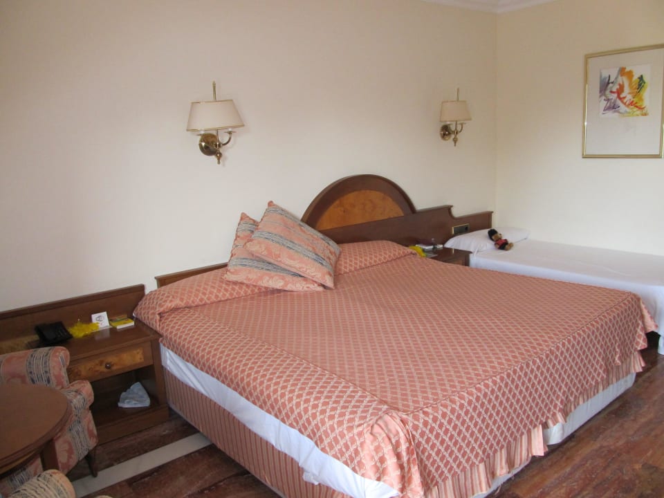 Bett Hotel Serrano Palace