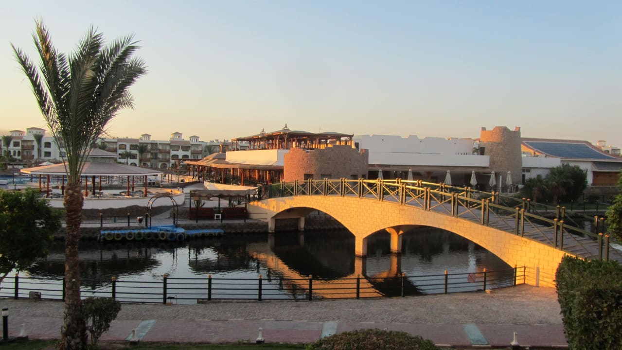 Blick auf das Castello am frühen Morgen Pickalbatros Dana Beach Resort - Hurghada