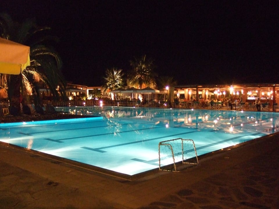 Pool bei Nacht alltoura Club Hotel Poseidon Palace
