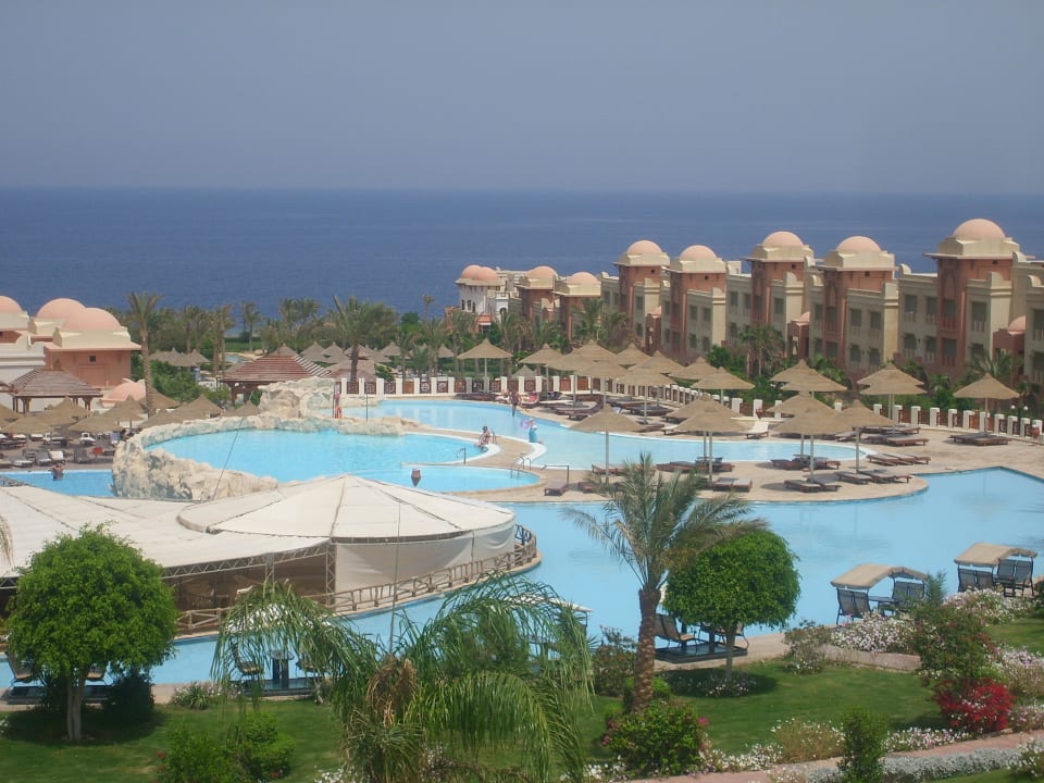 Вид сверху Serenity Alpha Beach