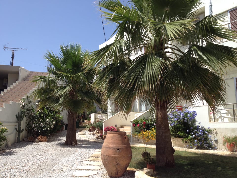 Außenansicht Lion-Suites Kalyves