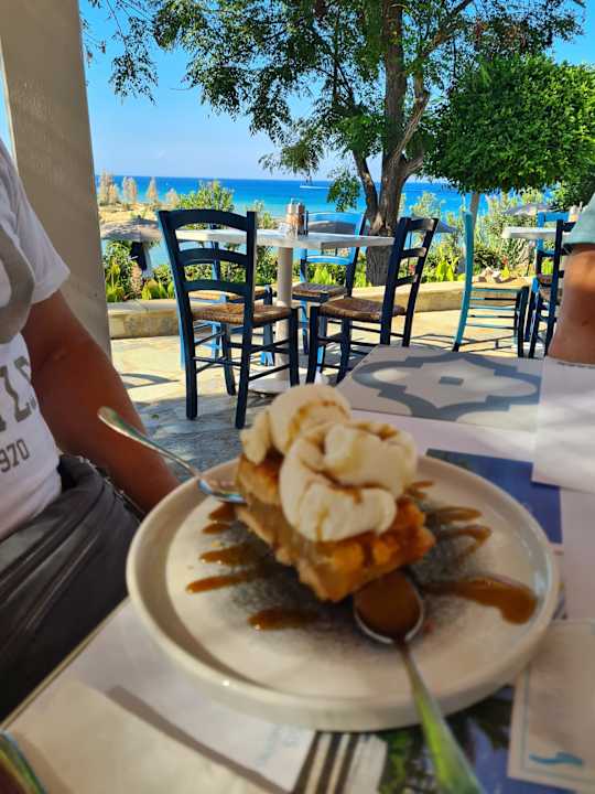 Gastro Crystal Springs Beach Hotel