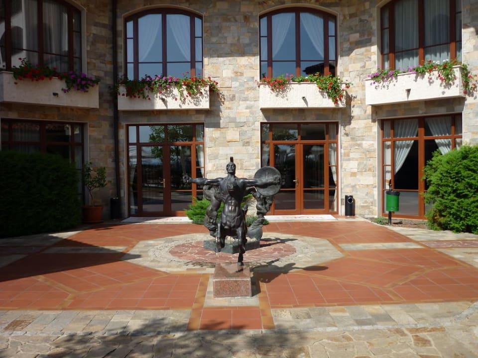 Eingang zum Hotel von Richtung Pool Helena Sands