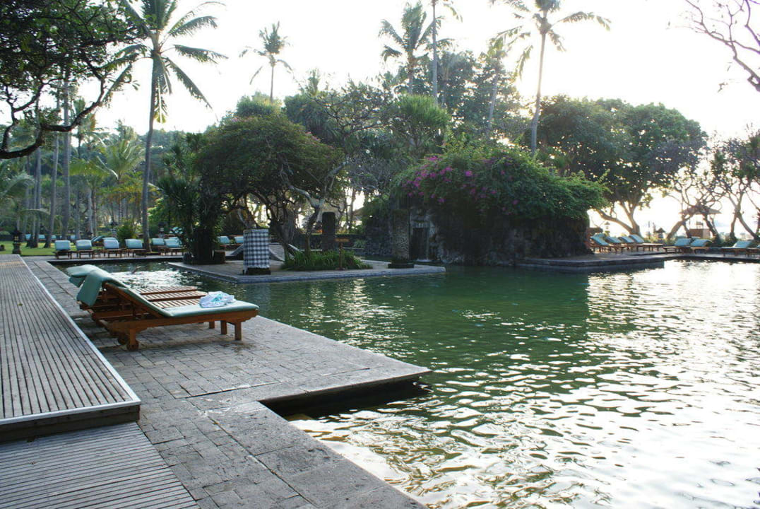 Pool mit den Natursteinen Hyatt Regency Bali