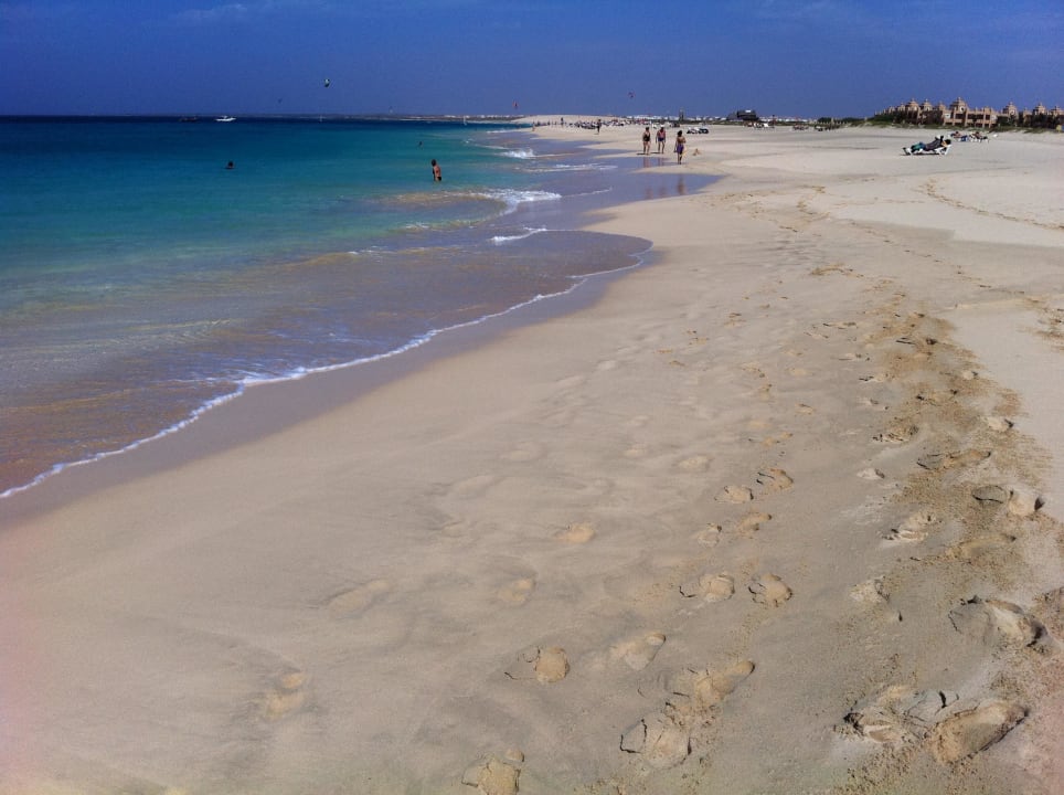 Hinten rechts die Hotel-Anlage Hotel Riu Funana