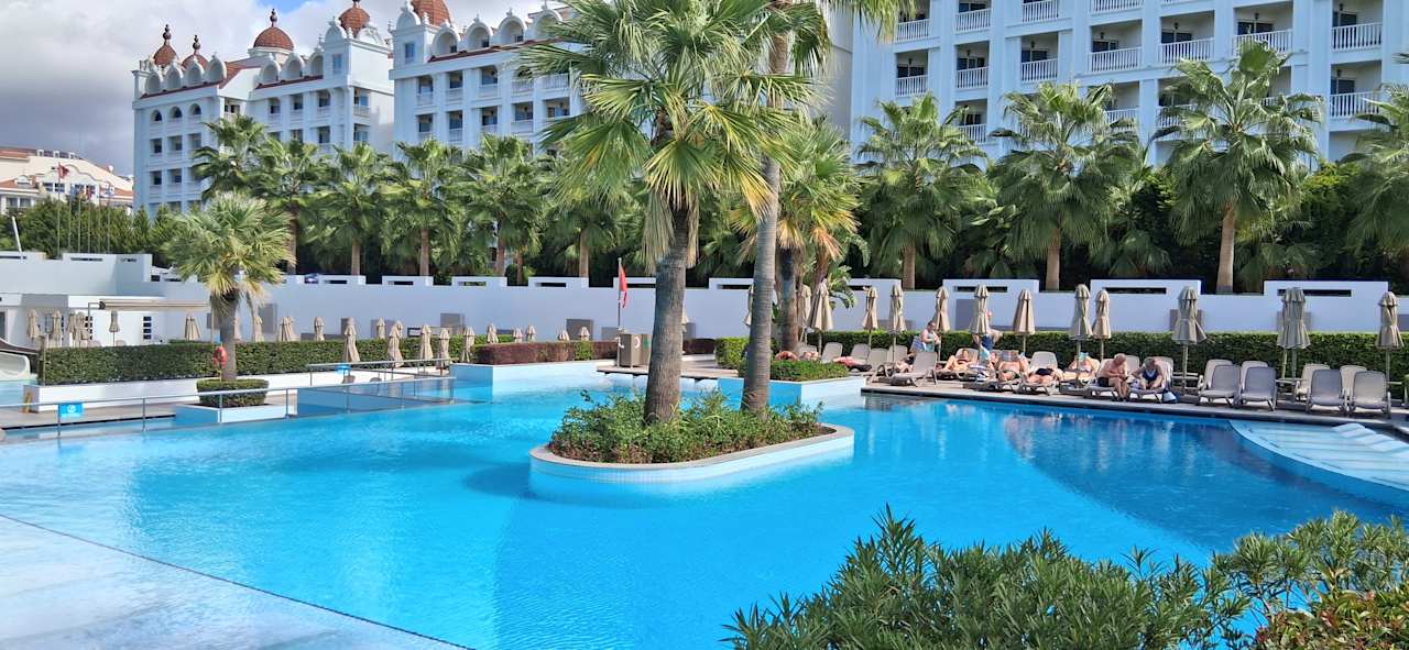 Pool Side Sunport Hotel & Spa