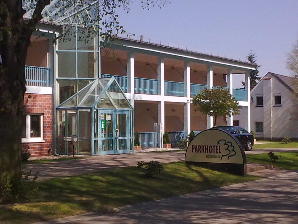 Neue Vorderansicht Parkhotel