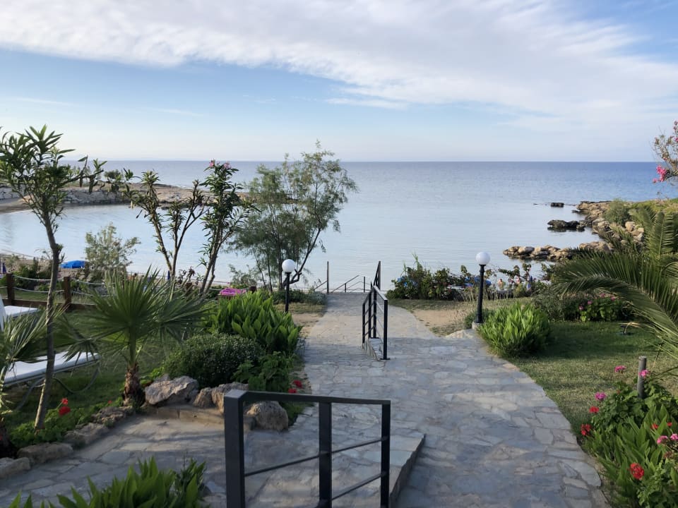 Strand Crystal Springs Beach Hotel