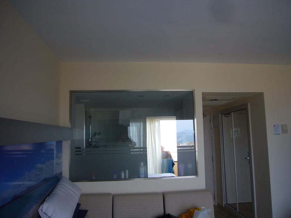 Vom Zimmer durch die Glasscheibe ,ins Bad Caprice Janeiro Hotel & Spa