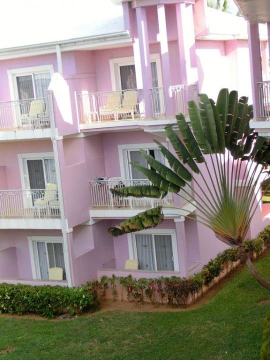 Eines der Gebäude Hotel Riu Palace Tropical Bay