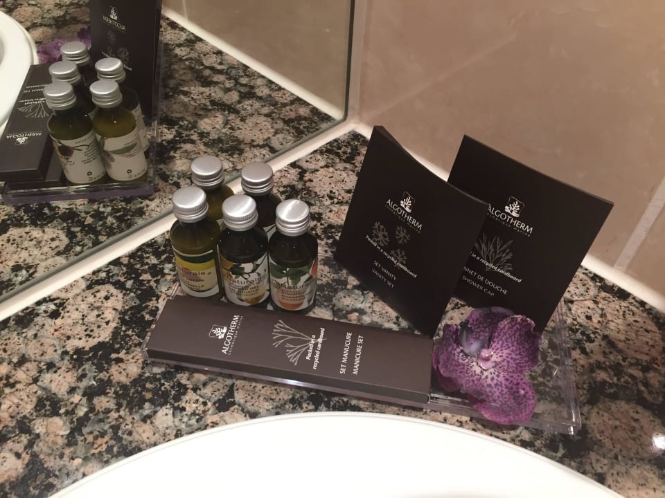 Badezimmer - Kosmetikartikel Dorint Hotel am Dom Erfurt