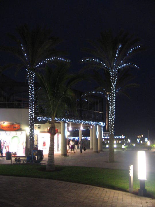 Weihnachtsbeleuchtung am Hinterausgang Lopesan Costa Meloneras, Resort & Spa