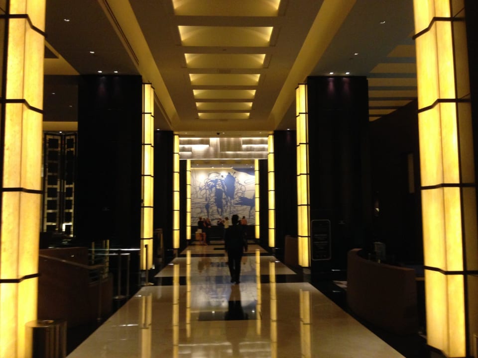 Weg vom Eingang zur Rezeption Delano Las Vegas at Mandalay Bay