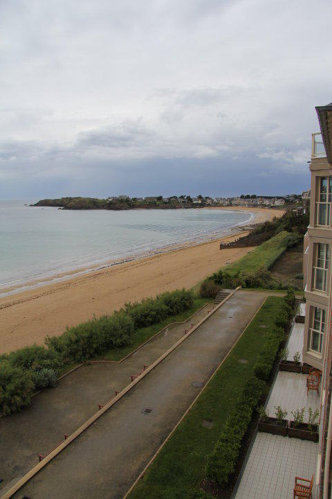 Aussicht aus dem Fenster auf den Strand Hotel Residence Reine Marine