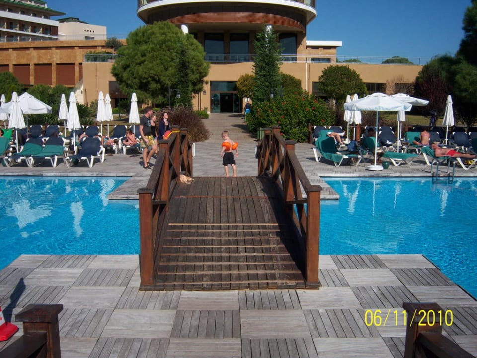 Brücke über dem Hauptpool Voyage Belek Golf & Spa
