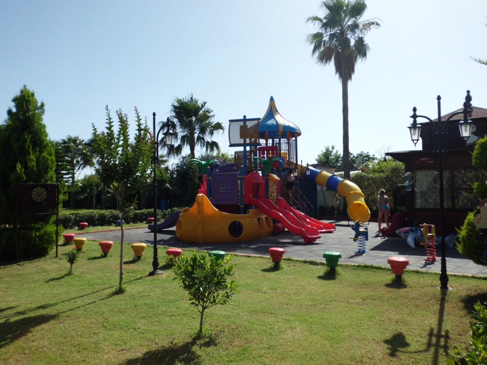 Spielplatz nur wenige Meter vom Kinderpool  Saphir Resort & Spa