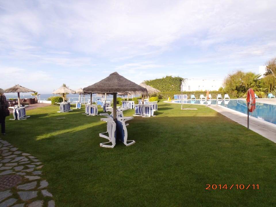 Pool mit Wiese FERGUS Conil Park