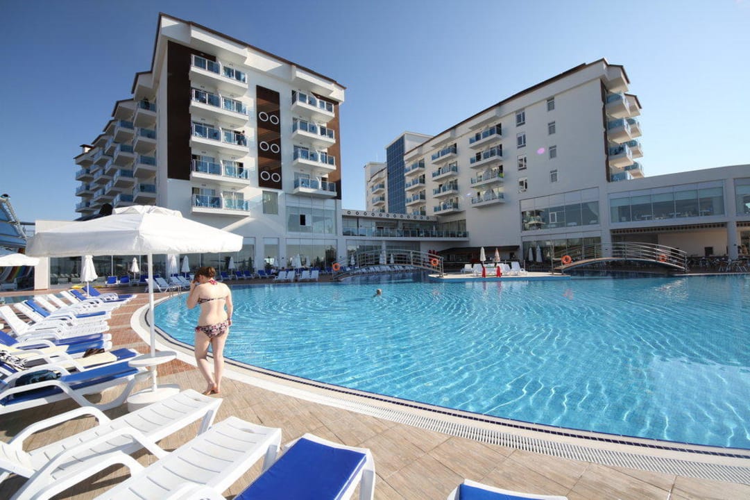 Pool und Hotel Cenger Beach Resort & Spa