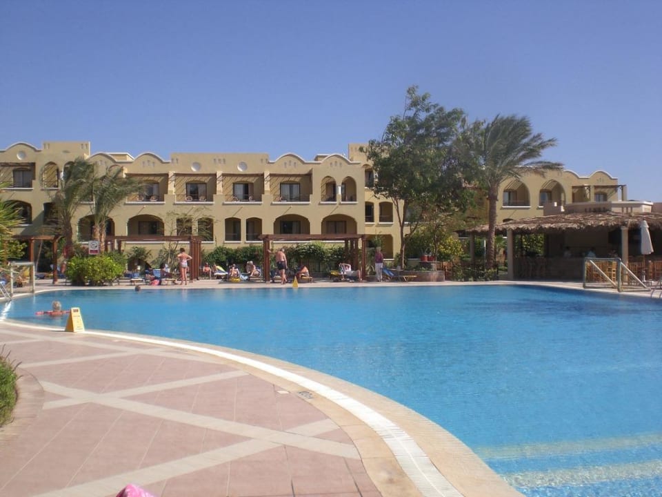 Pool mit Nachbarhotel Hotel JAZ Makadi Star & Spa