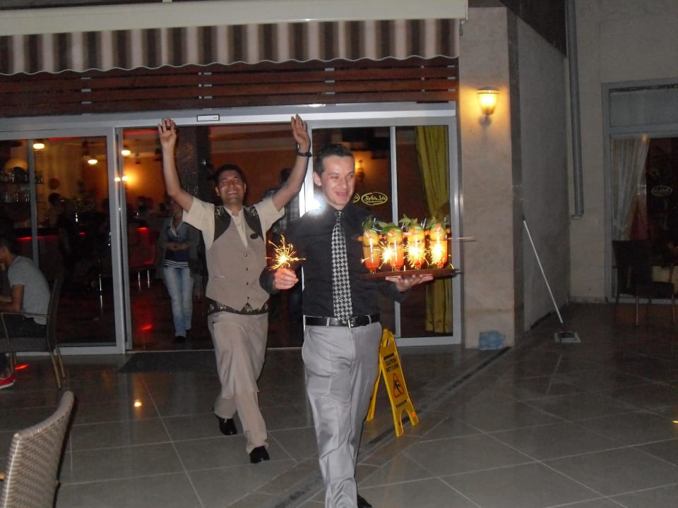 Cengiz mit einem leckeren Cocktail Alaiye Resort & Spa