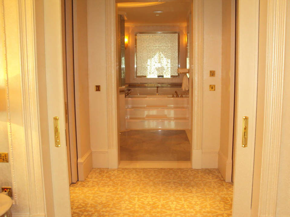 Badezimmer Palace Suite während Rundgang Emirates Palace Mandarin Oriental