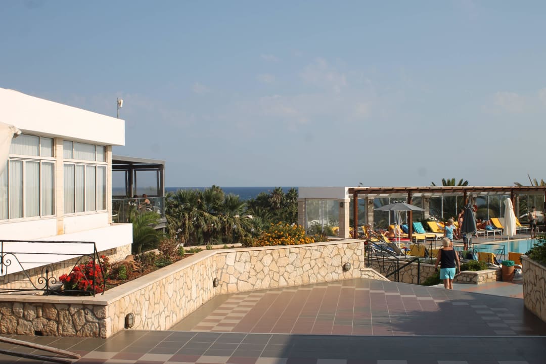 Blick zum  Pool Annabelle Beach Resort