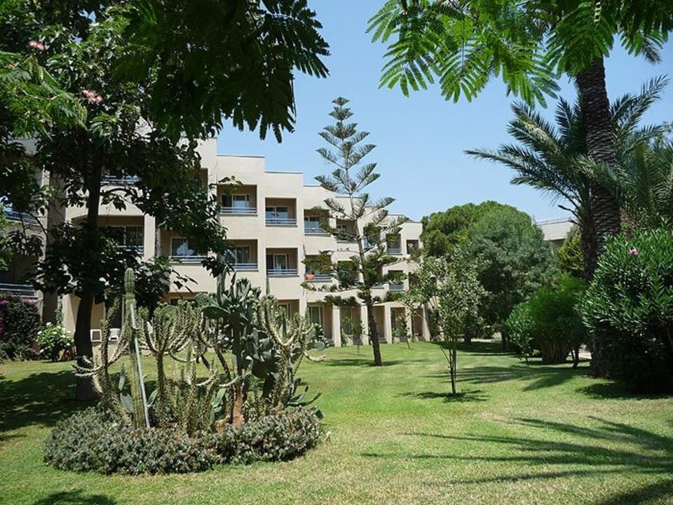 Gartenanlage mit Hotelzimmern Labranda Alantur Resort