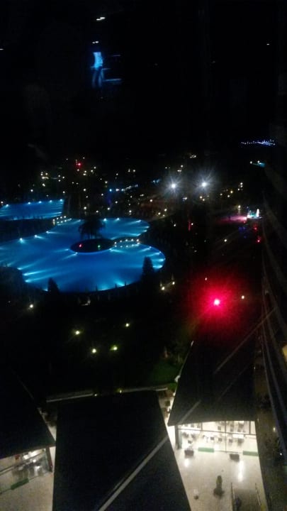 Hotelanlage in der Nacht Hotel Miracle Resort