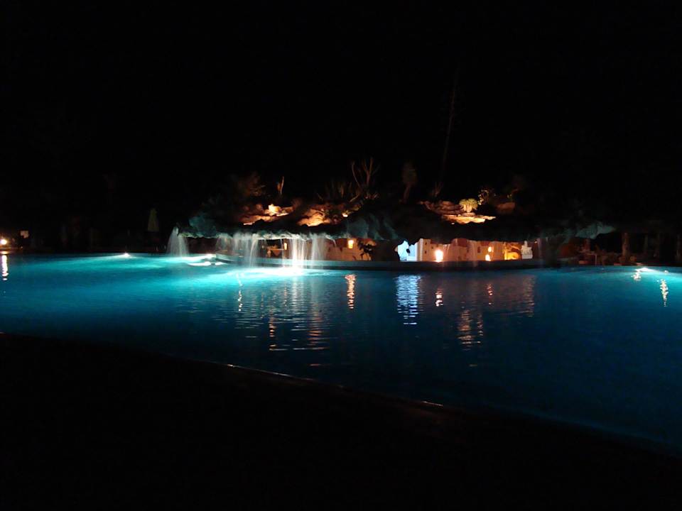 Poolanlage am Abend Mahdia Beach & Aquapark
