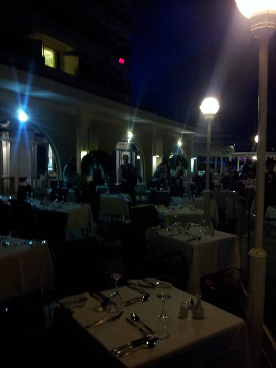 Abendliche Terrasse Hotel Sunrise Beach