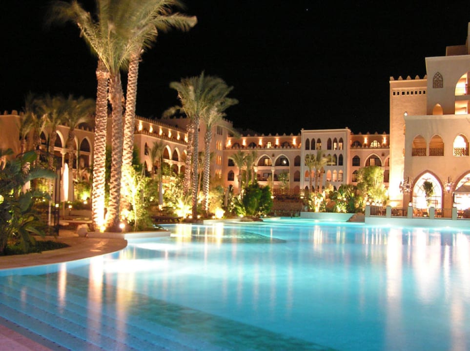 Hotel bei Nacht Makadi Palace