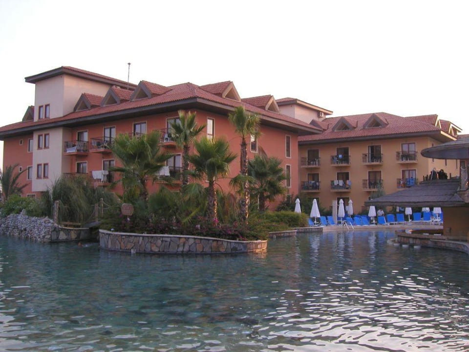 Hotelansicht vom Pool aus Club Grand Aqua